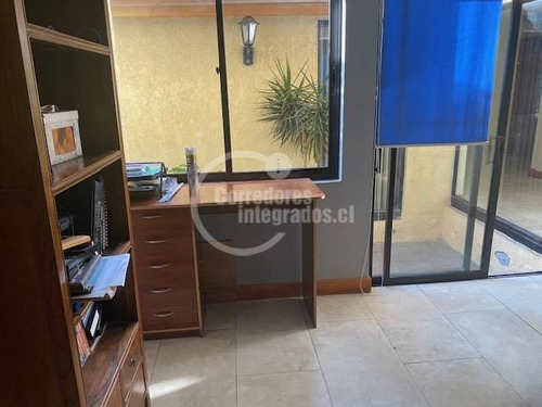 Casa En Venta De 6 Dorm. En Las Condes