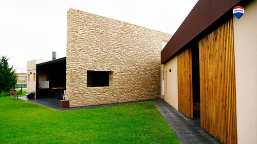 Casa En Fincas Sporting