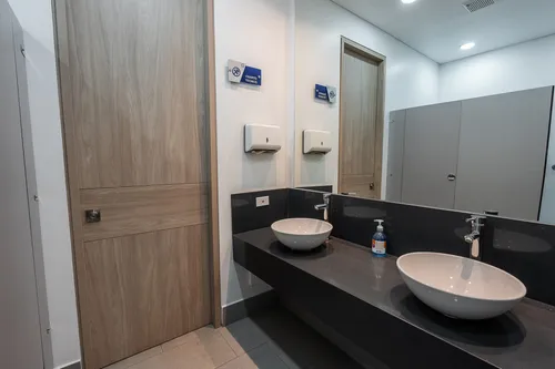 Oficina En Arriendo/venta En Chico Norte. Cod A1105032