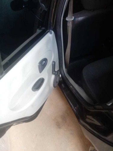 Renault Clio 2006 1.0 8v Authentique Plus 5p