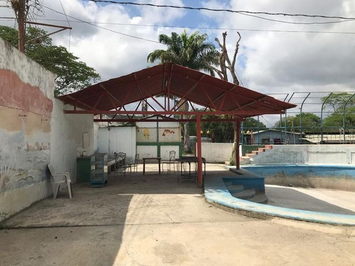 Raiza Suarez Vende Granja Turística En La Ensenada, A Solo Minutos De Barquisimeto Y Yaritagua, Licencia De Licores, Piscina, Cancha De Bolas, Salón De Fiestas, Dos Restaurantes, Caney 2 3 3 3 2 4 8