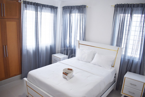 Moderna Casa En Venta Con Piscina, Santiago (jpc-224)