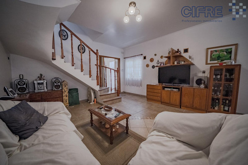 Casa En Lote Propio 5 Ambientes En Duplex Con Jardín Y Garaje. Lote 8.66 X 25