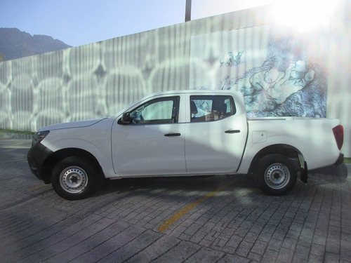 Imagen 4 de 11 de Nissan Np300 2018 2.5 Doble Cabina S Pack Seg Mt