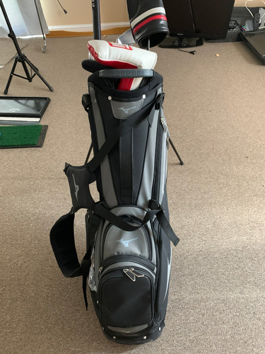 Mizuno Tour Stand 2020