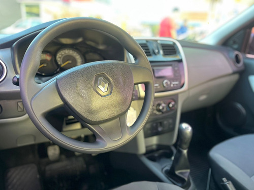 Renault Logan 1.6 Expression Hi-power 4p
