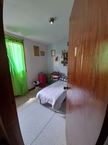 Imagen 22 de 28 de Fernando Guerrero Vende Casa Urb Trigal Sur Calle Abierta, Av Ppal Del Triga