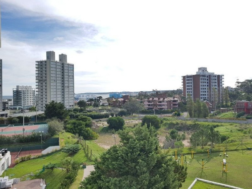 Venta De Apartamento 2 Dormitorios En Playa Mansa