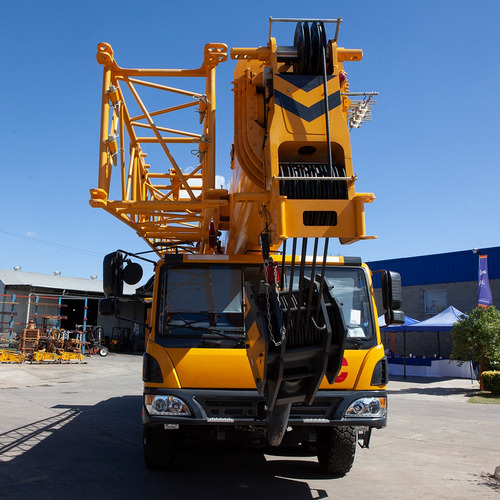 Grua Sobre Camión 8x4 Liugong Tc750 75tn Izaje 65mts Alcance