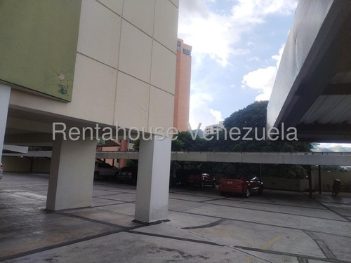 Bello Apartamentoen La Av. Cuatricentenaria De Valencia Piso 1, Acabados De Lujo, Amoblado, 3 Hab. 2 Baños. Cocina Equipada Y Empotrada, Enrejado Estupendo Condominio Conservado, Sala Comedor, Family