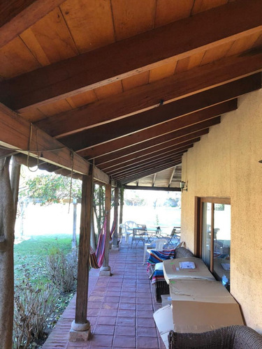 Gran Casa En Parcela Con Tremenda Ubicación, Cerca...