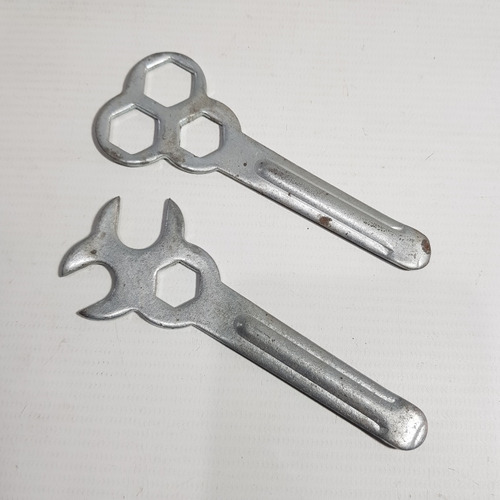 Imagen 3 de 10 de Antiguas Llaves Bicicleta Y Broches Lote X 5 Mag 60070
