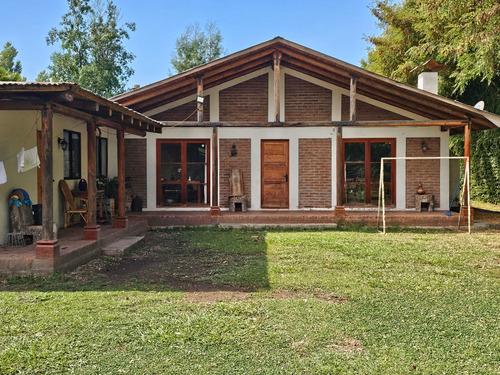 Venta De Propiedad Con Gran Terreno Y Casa Espaciosa