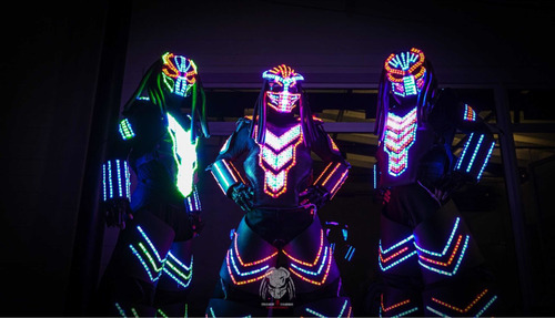 Imagen 4 de 5 de Show Robots De Led Depredadores Luminosos Láser Shows