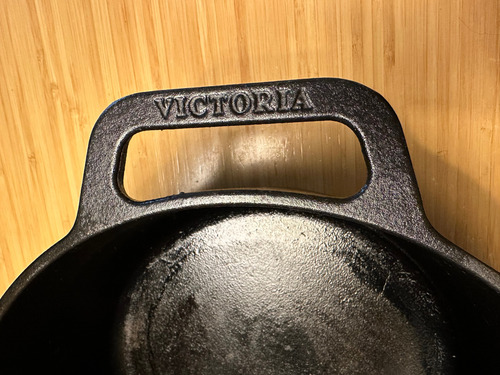 Cacerola Horno Holandés Victoria Fundición Curada 28cm Negro (Usado)