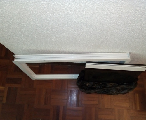 Imagen 4 de 6 de Pequeña Ventana Corrediza Con Marco De Aluminio Oferta