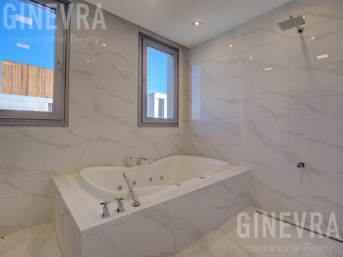 Casa En Venta A Estrenar En Nordelta, El Golf