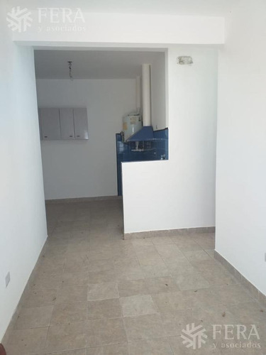 Imagen 2 de 11 de Venta De Departamento Tipo Casa 2 Ambientes En Bernal (11592)