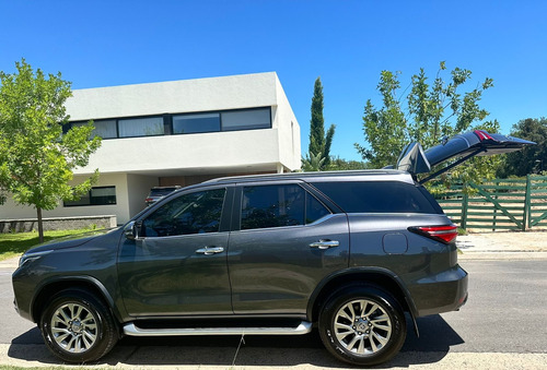 Toyota Hilux SW4 2.8 SRX 204 CV 7 asientos