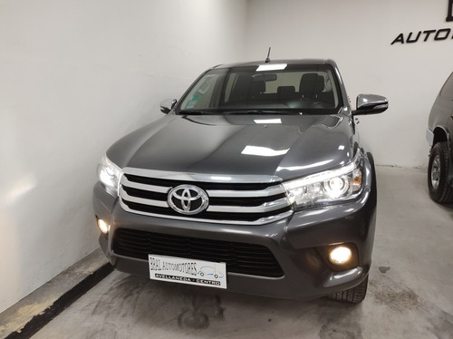 Imagen 4 de 10 de Toyota Hilux 2016 2.8 Cd Srx 177cv 4x4