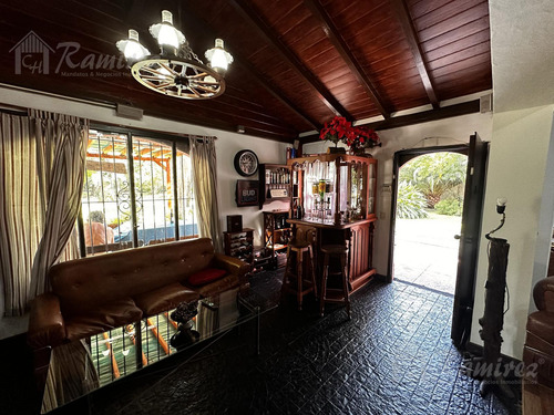 Casa Quinta 2 Propiedades Pileta, Lote 4500 M2, Ideal Inversor - Ituzaingo Norte