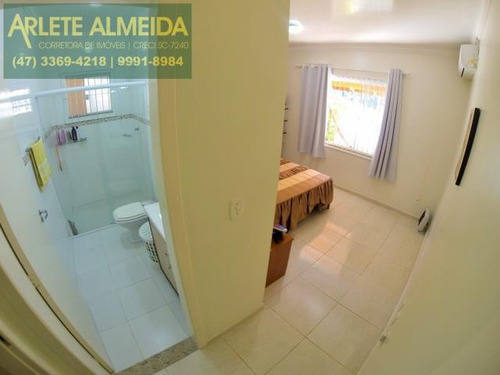 Imagem 8 de 15 de Casa No Bairro Centro Em Porto Belo Sc - 859