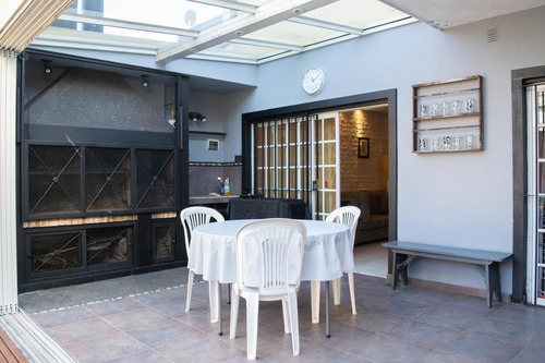 Imagen 7 de 30 de Hermoso Chalet De 6 Amb - San Isidro