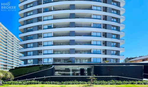 Venta. 2 Dormitorios. Punta Del Este. Playa Brava. A Metros Del Mar.
