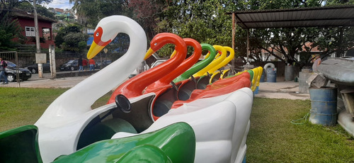 Pedalinhos Cisne De Fibra De Vidro