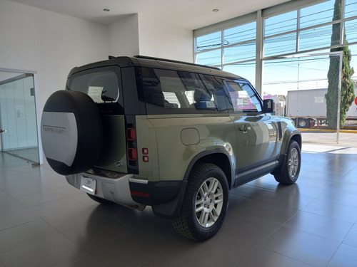 Land Rover Defender 2021