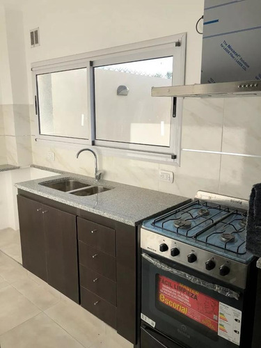 Imagen 12 de 30 de Duplex Venta 2 Dormitorios , Parrilla Y Piscina Climatizada- Terreno 150 Mts 2- La Plata