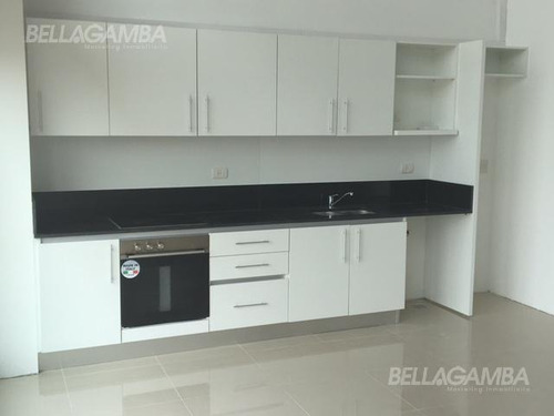 Imagen 3 de 24 de Hermoso Loft En Piso 17 Con Vista Al Rio. Excelentes Detalles De Calidad Y Cochera.