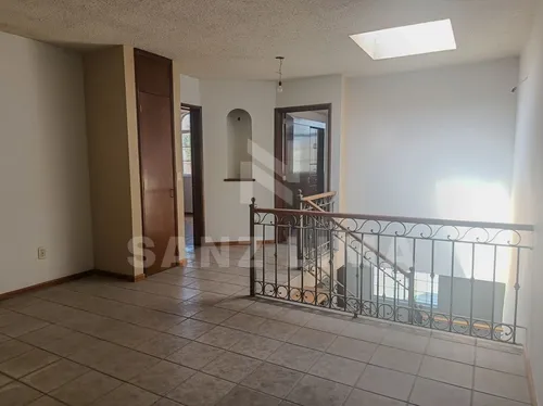 Alameda: Casa Nueva, Amplia Y Cómoda En Circuito Privado