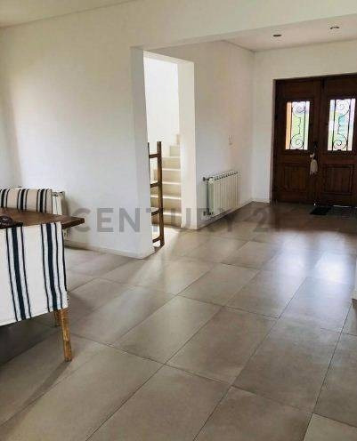 Imagen 8 de 19 de Casa Alquiler Araucarias Puertos Del Lago 3 Dormitorios Jardin Pileta Galeria