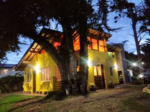 Vendo Dos Casas En Villa Gesell A 4 Cuadras Del Mar Y 3 Del