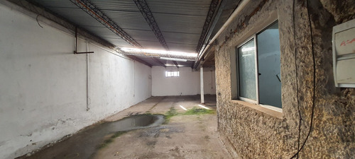 Amplio Galpón De 310 M2 Ideal Depósito! No Paga Tributos.