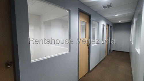 Dalisa Bigott Alquila Casa Comercial En Carmen Victoria, Este De Barquisimeto | 410 M², Aire Acondicionado Central, Estacionamiento Para 4 Vehículos | #25-18093