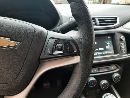 Imagem 8 de 9 de Chevrolet Onix 2017 1.4 Lt 5p
