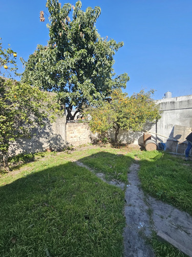 Excelente Casa De 3 Dormitorios Con Jardin En Barrio Correo