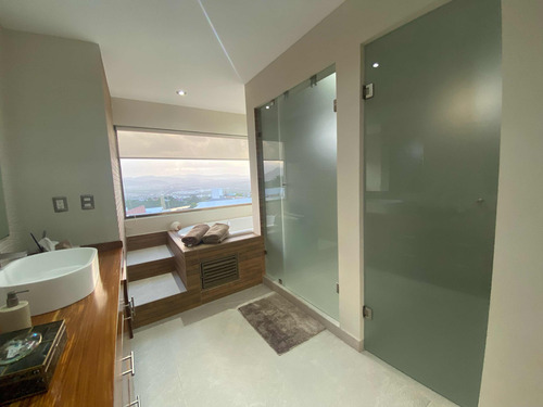 Increíble Residencia De Autor En Vista Real