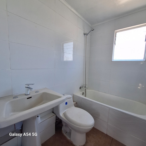 Se Vende Cómoda Casa 2 Pisos/3d/1b/ Amplio Patio Y 3 Est.