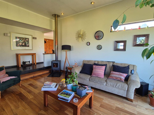 Casa En Venta De 6 Dorm. En Pelarco