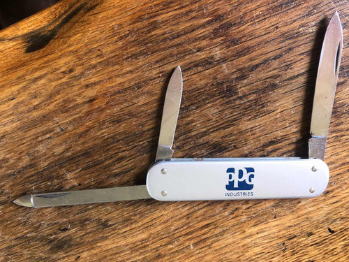 Victorinox Navaja Modelo Prince En Aluminio Liso 74 Mm.