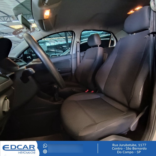 Volkswagen Voyage 1.0 FLEX 12V 4P