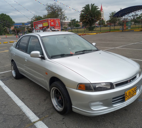 Mitsubishi Lancer 1.6 Glx