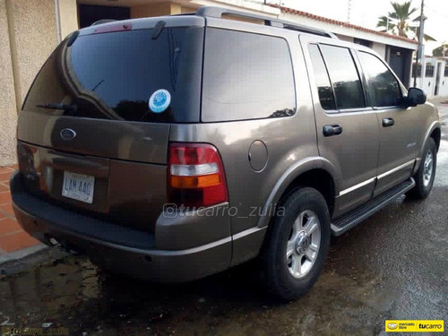 Ford Explorer .