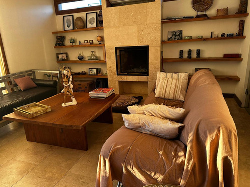 Casa En Venta 5 Dormitorios Mas Playroom Canton Golf Escobar