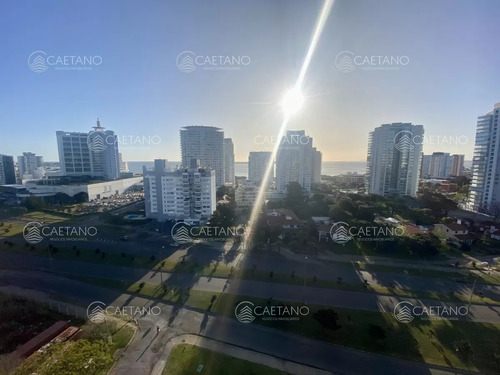 Venta Apartamento 3 Dormitorios. Playa Mansa, Punta Del Este