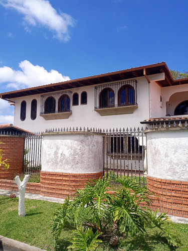 Best House Vende Quinta Campestre Estilo Hacienda En Urb. Los Picachos