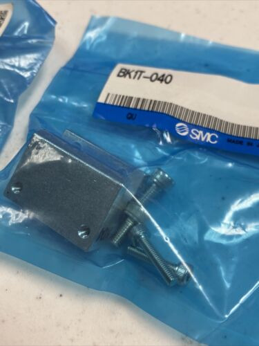 New Lot Of (2) Smc Bk1t-040 Magnetic Switch Bracket, In Bbt